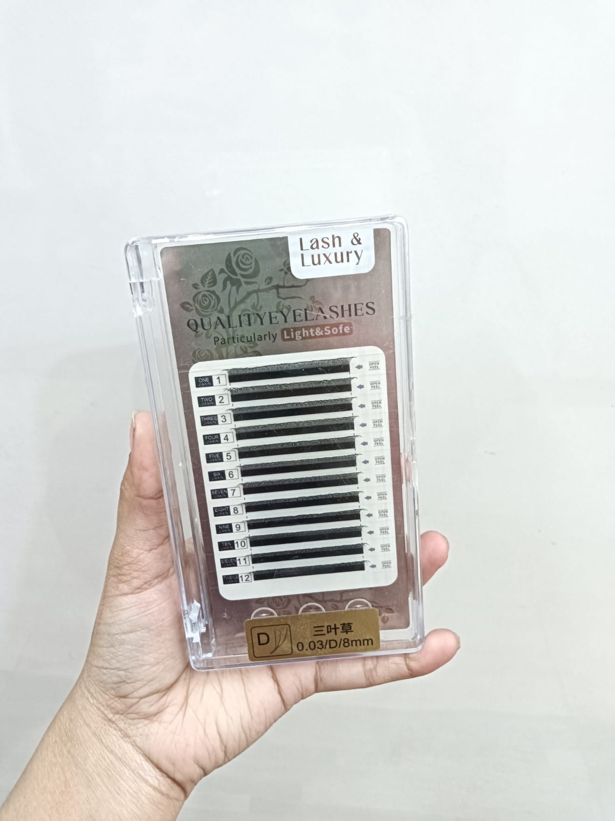 Lash & Luxury Eyelash Extension – 0.03/D/8MM