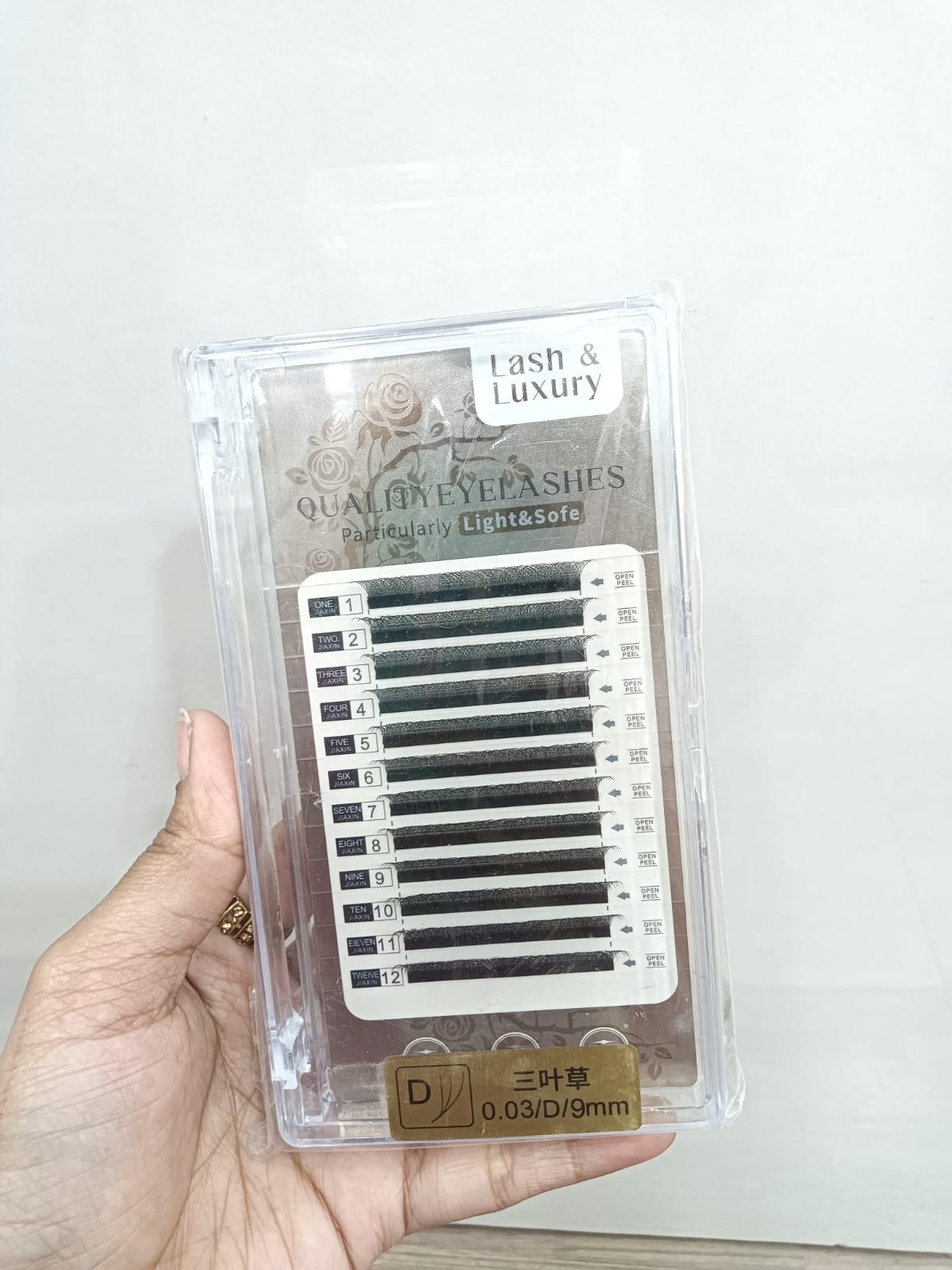 Lash & Luxury Eyelash Extension – 0.03/D/9MM