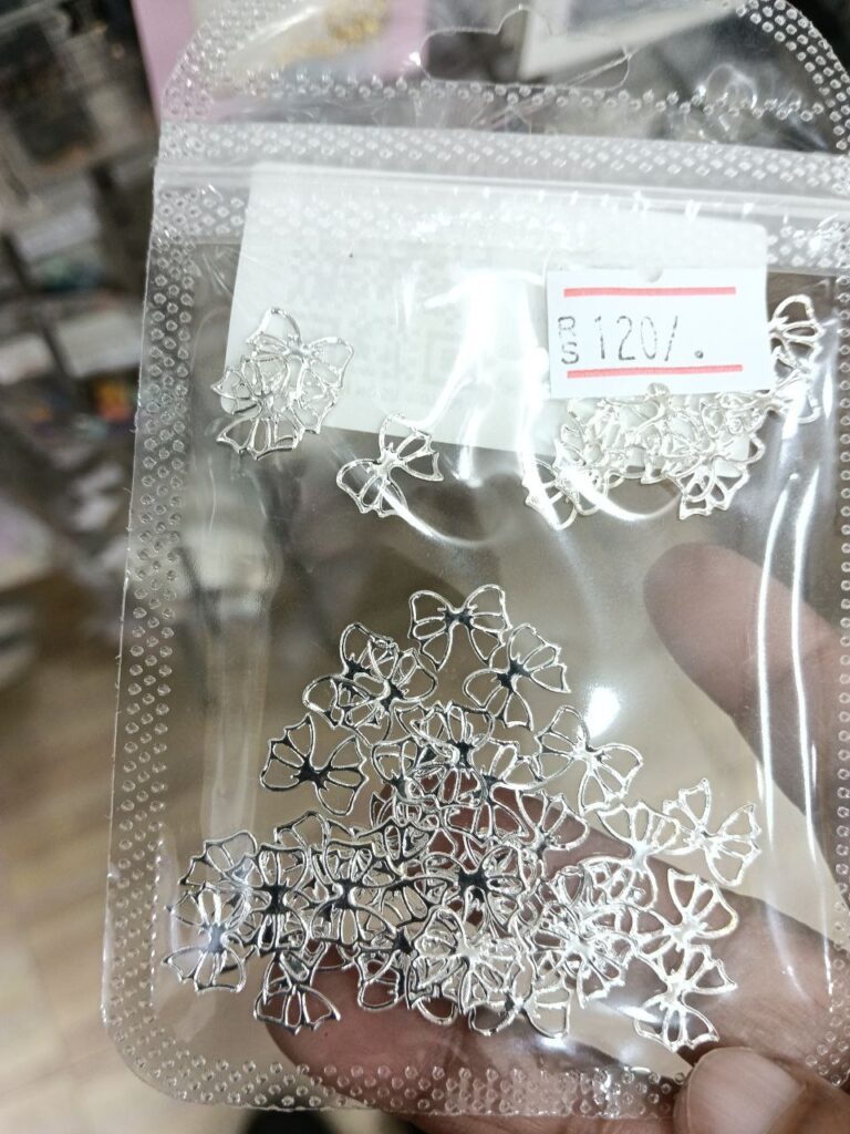 Nailfie Metal Silver Bow Nail Accessory